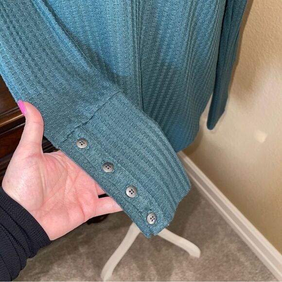 Chaser Waffle Knit Thermal Top Teal Green Size Medium Button Cuffs - Picture 4 of 5